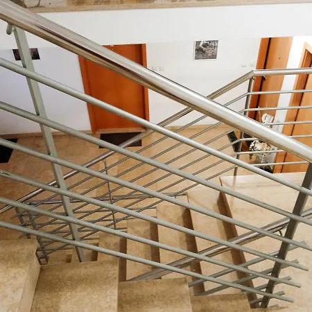 Centre, Modern App 2+2, Free Parking Apartment Pula