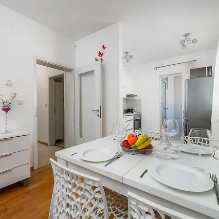 Apartment Centre, Modern App 2+2, Free Parking *