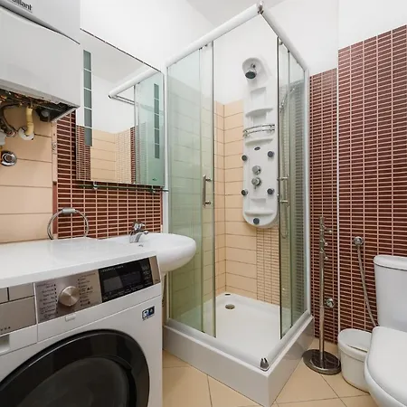 Apartment Centre, Modern App 2+2, Free Parking *