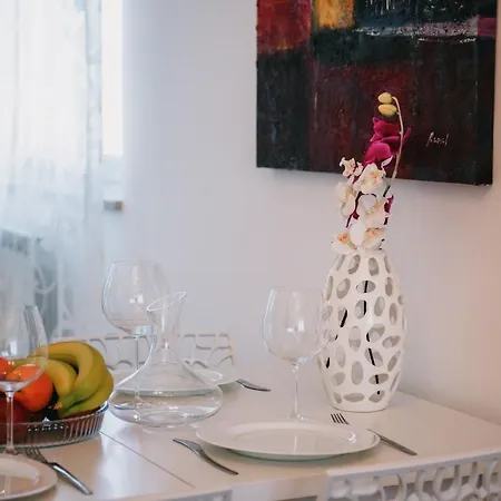 Centre, Modern App 2+2, Free Parking Apartment