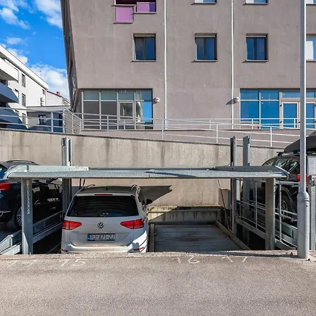 Apartment Centre, Modern App 2+2, Free Parking