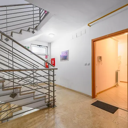 Centre, Modern App 2+2, Free Parking *